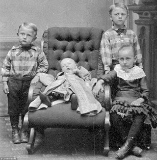 Illustration for article titled The Strangest Tradition of the Victorian Era: Post-Mortem Photography